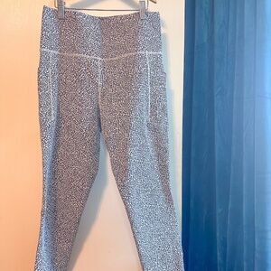 Athleta Ultimate Stash Textured 7/8 Medium High Waist